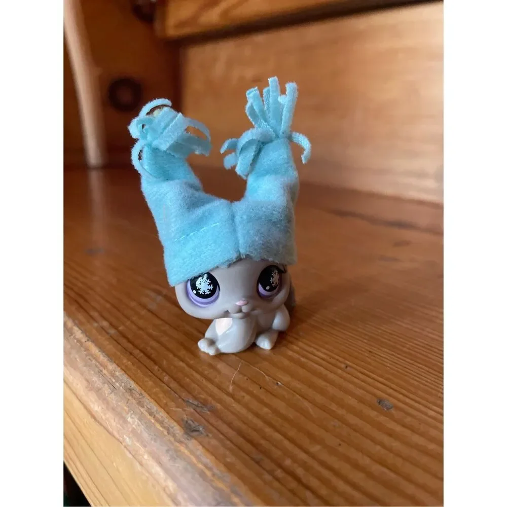 LPS 687 chinchilla with hat